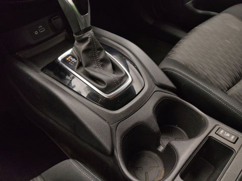 Used 2020 Nissan Rogue SV image 26