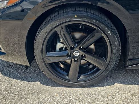 Used 2023 Nissan Sentra SR w/ Midnight Edition Package FWD image 8