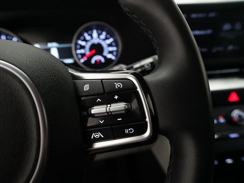 Certified 2024 Kia Carnival LX image 19