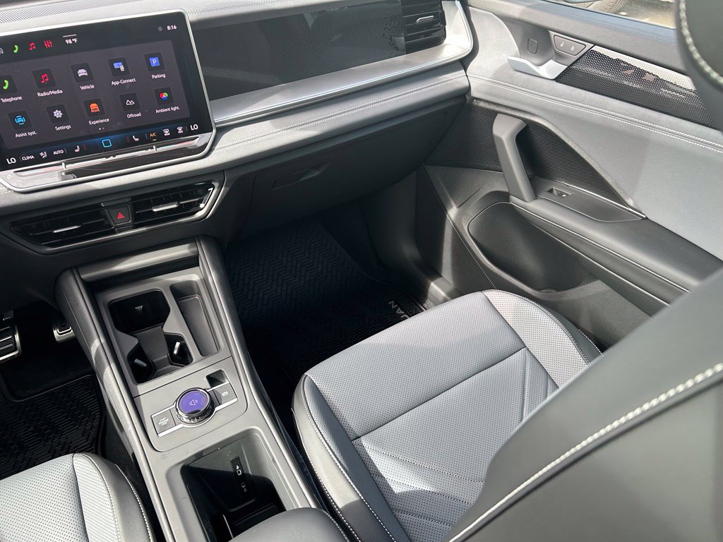 New 2026 Volkswagen Tiguan SE R-Line AWD/4WD image 10