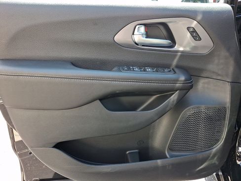 New 2026 Chrysler Pacifica Select image 8