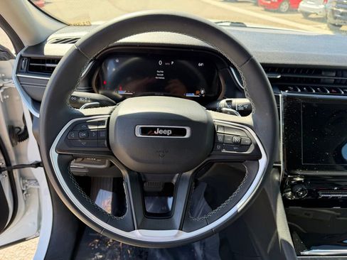 Used 2023 Jeep Grand Cherokee L Laredo image 24