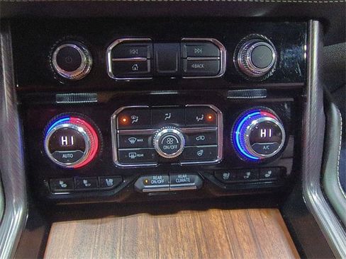 Used 2024 GMC Yukon XL Denali Ultimate image 20