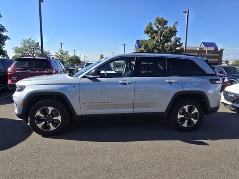 Used 2023 Jeep Grand Cherokee 4WD 4xe image 2