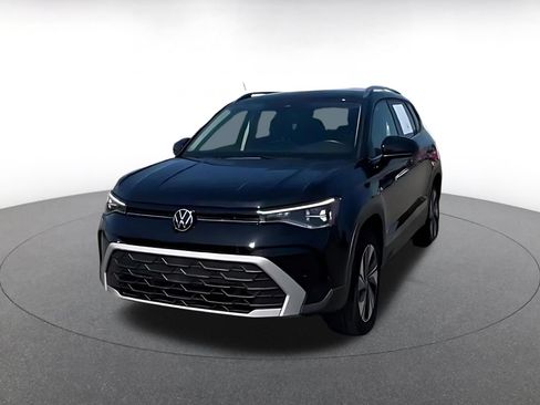 Used 2025 Volkswagen Taos SE AWD/4WD image 2