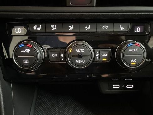 Certified 2021 Volkswagen Jetta SE w/ SE Cold Weather Package FWD image 23