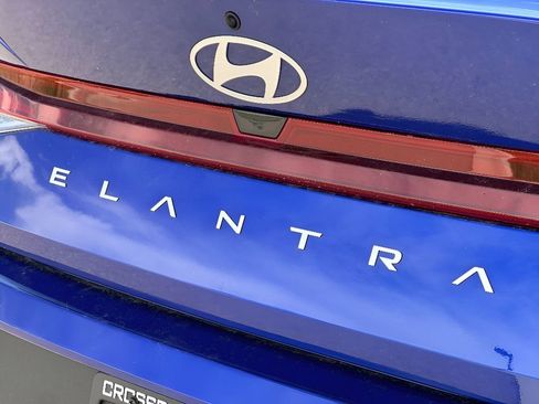 New 2025 Hyundai Elantra SE w/ Cargo Package image 7