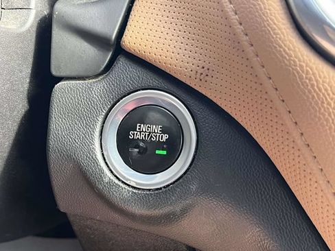 Used 2018 Chevrolet Equinox Premier FWD image 33