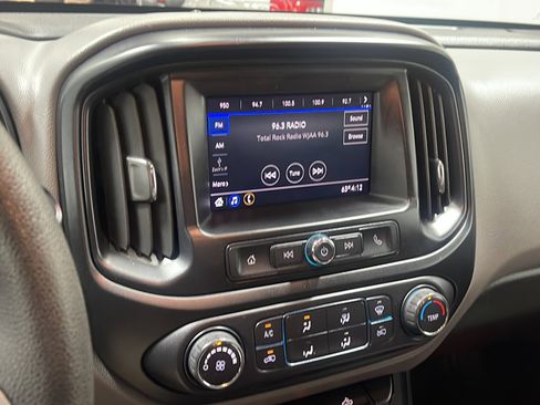 Used 2020 Chevrolet Colorado W/T w/ WT Convenience Package RWD image 8