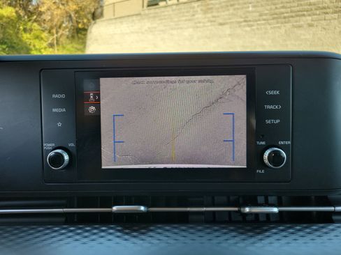 Used 2023 Kia Carnival LX image 17