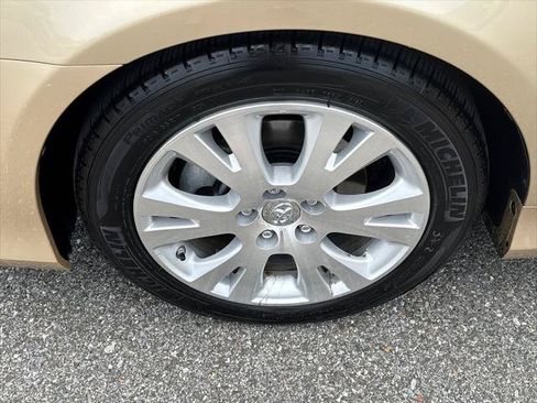 Used 2011 Toyota Avalon FWD image 7