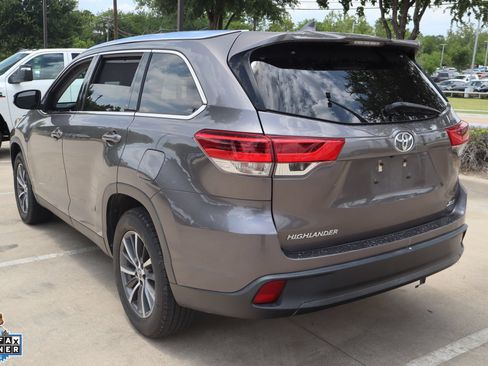 Used 2019 Toyota Highlander XLE FWD image 6