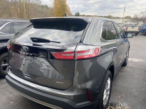 Used 2022 Ford Edge SEL w/ Convenience Package AWD/4WD image 2