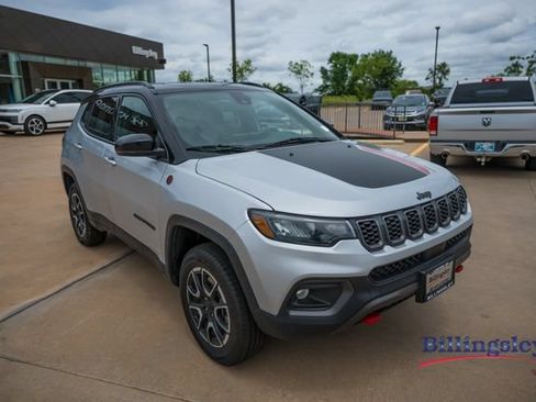 Used 2024 Jeep Compass Trailhawk AWD/4WD image 7