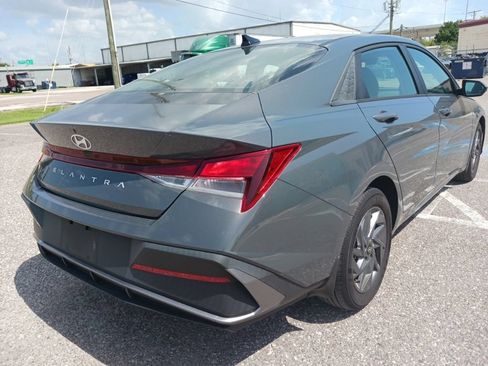 Used 2024 Hyundai Elantra SEL FWD image 3