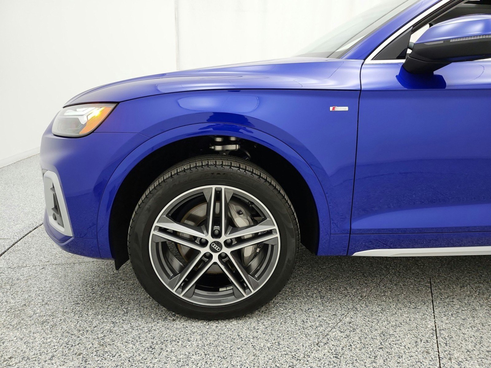 Used 2024 Audi Q5 e Premium Plus w/ Premium Plus Package AWD/4WD image 17