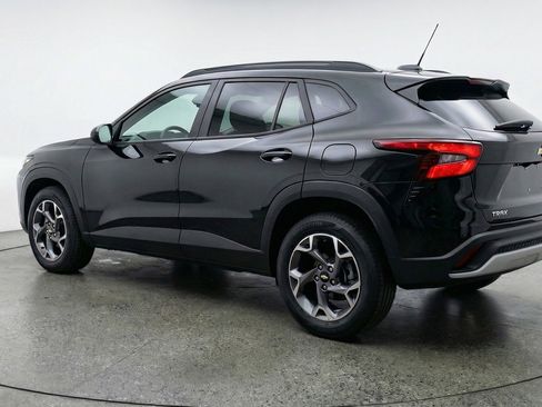 Used 2025 Chevrolet Trax LT image 6