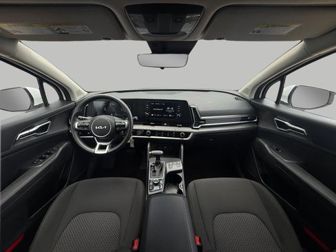 Certified 2025 Kia Sportage LX image 4