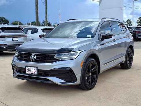 Used 2023 Volkswagen Tiguan SE R-Line FWD image 3