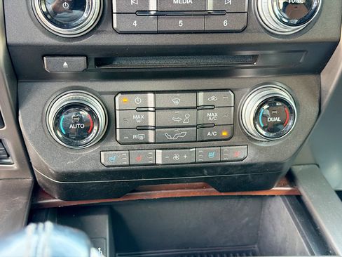 Used 2017 Ford F150 Limited w/ Trailer Tow Package image 30