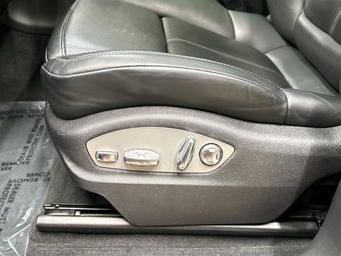 Used 2024 Porsche Macan AWD/4WD image 22