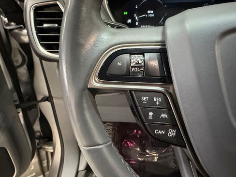 Used 2019 Lincoln Nautilus Reserve AWD/4WD image 18