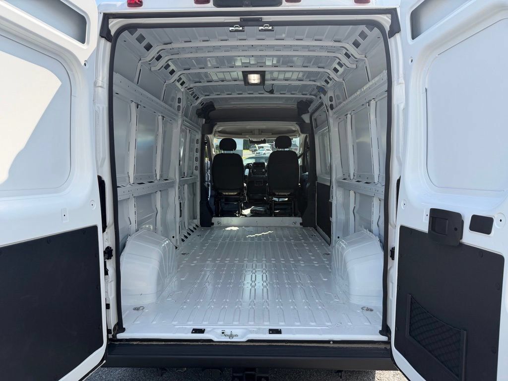 New 2025 RAM ProMaster 2500 w/ Convenience Group FWD image 10