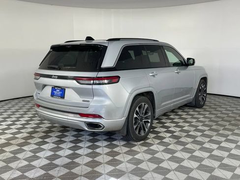 Used 2023 Jeep Grand Cherokee Overland w/ Advanced Protech Group III AWD/4WD image 17