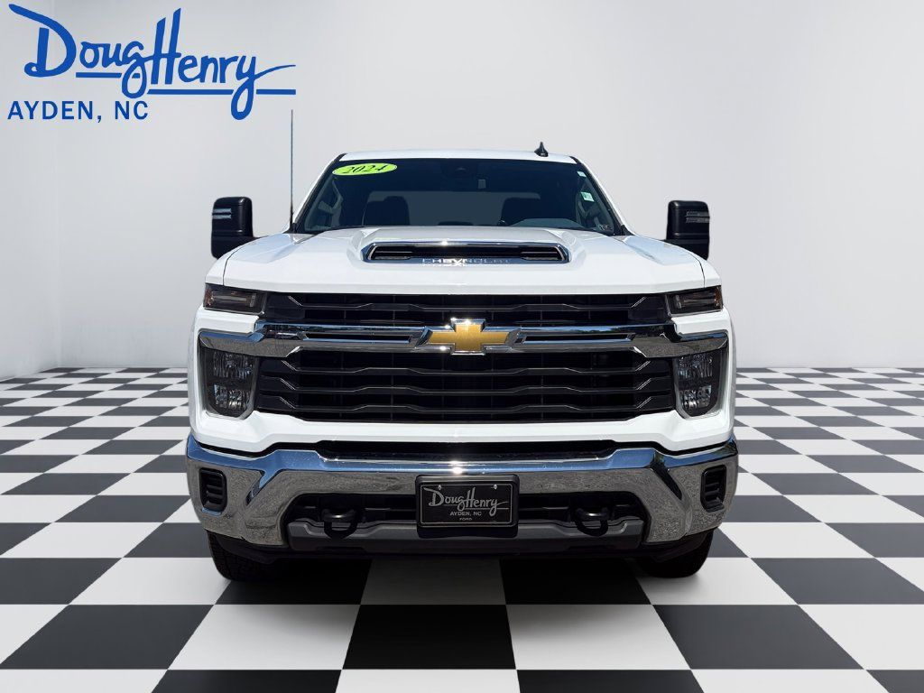 Used 2024 Chevrolet Silverado 2500 LT AWD/4WD image 8