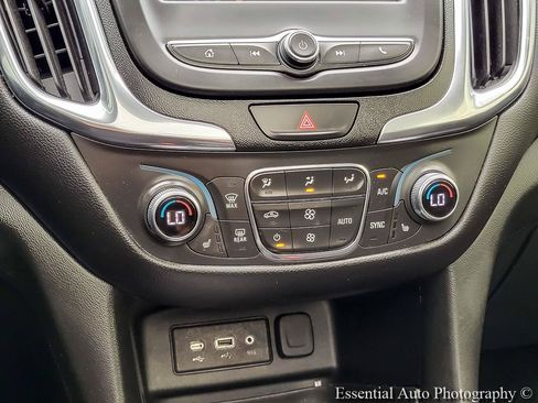 Used 2021 Chevrolet Equinox LT FWD image 22