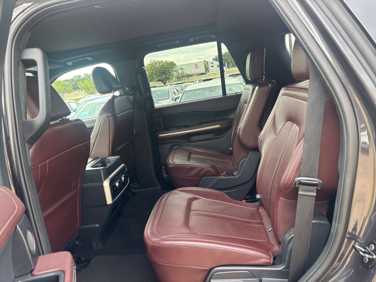 Used 2024 Ford Expedition Limited RWD image 28