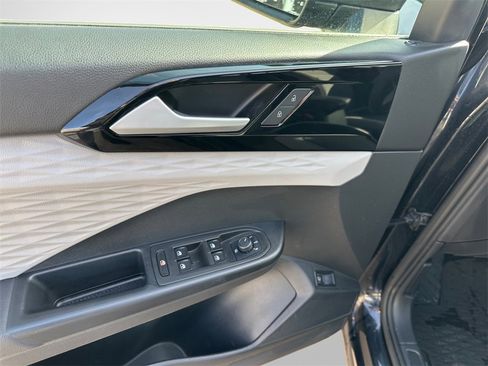 Used 2022 Volkswagen Taos S image 14