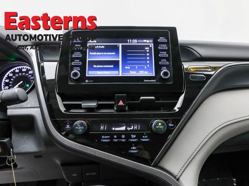 Used 2024 Toyota Camry SE image 12