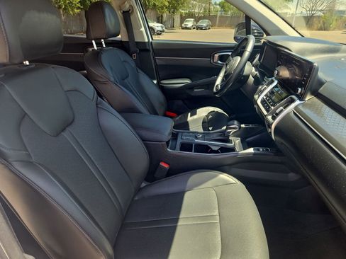 Used 2022 Kia Sorento S FWD image 10