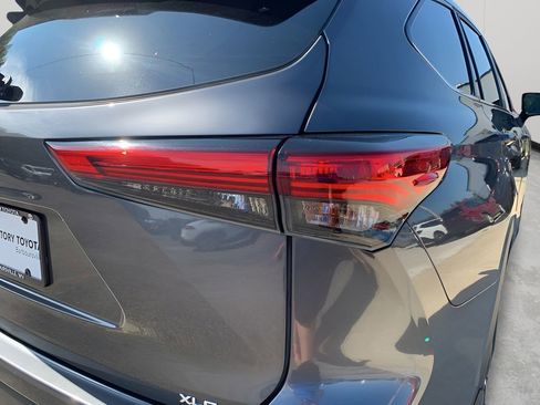 Used 2023 Toyota Highlander XLE image 30
