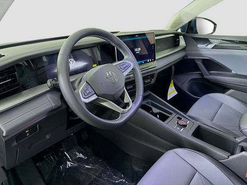 New 2026 Volkswagen Tiguan SE image 9