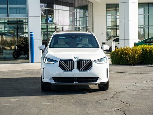 Used 2025 BMW X3 xDrive30i w/ Premium Package image 2