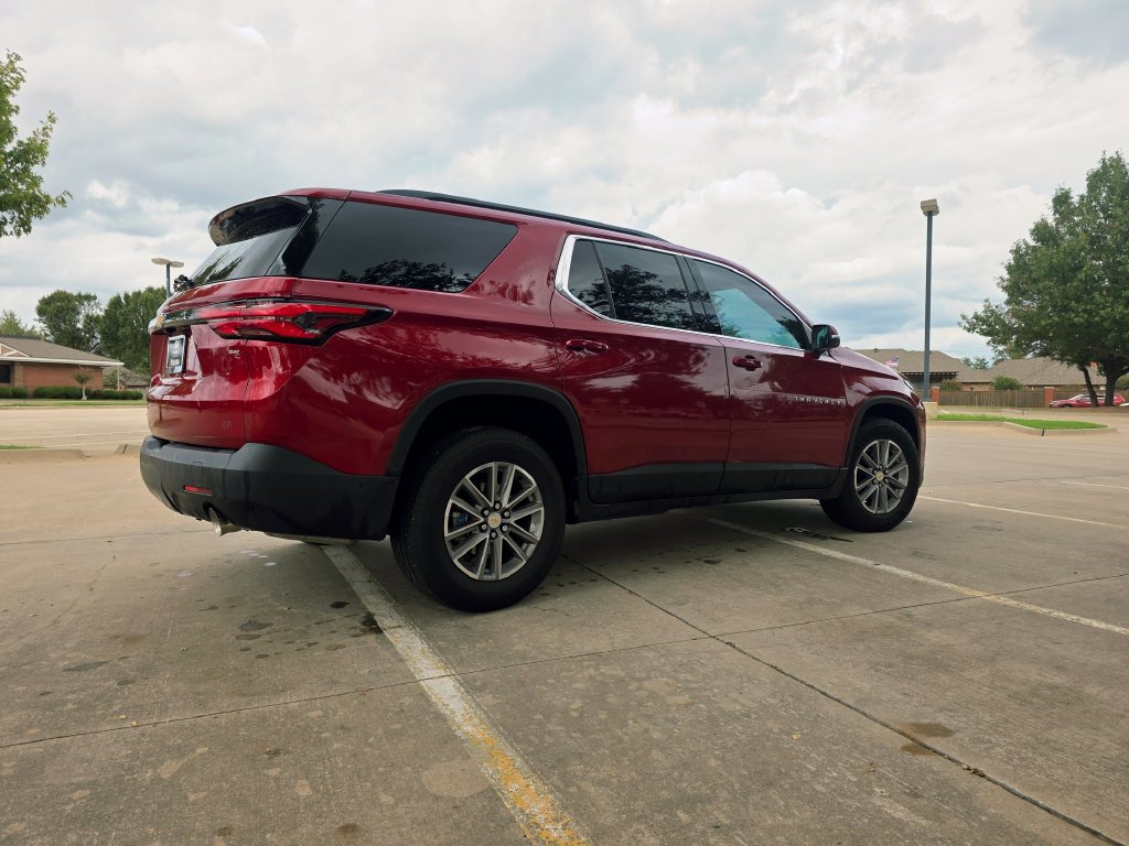 Used 2023 Chevrolet Traverse LT FWD image 16