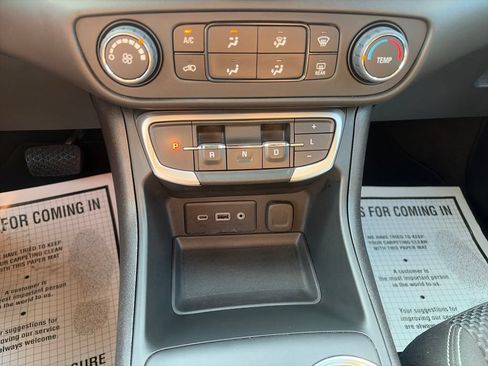 Used 2024 GMC Terrain SLE AWD/4WD image 18