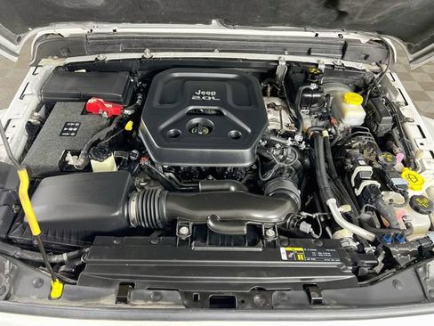 Used 2018 Jeep Wrangler Unlimited Rubicon AWD/4WD image 27