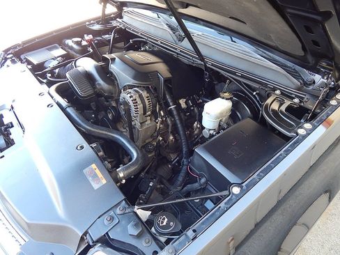 Used 2011 Cadillac Escalade ESV Premium image 19