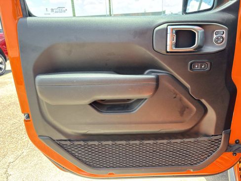 Used 2025 Jeep Gladiator Sport AWD/4WD image 18