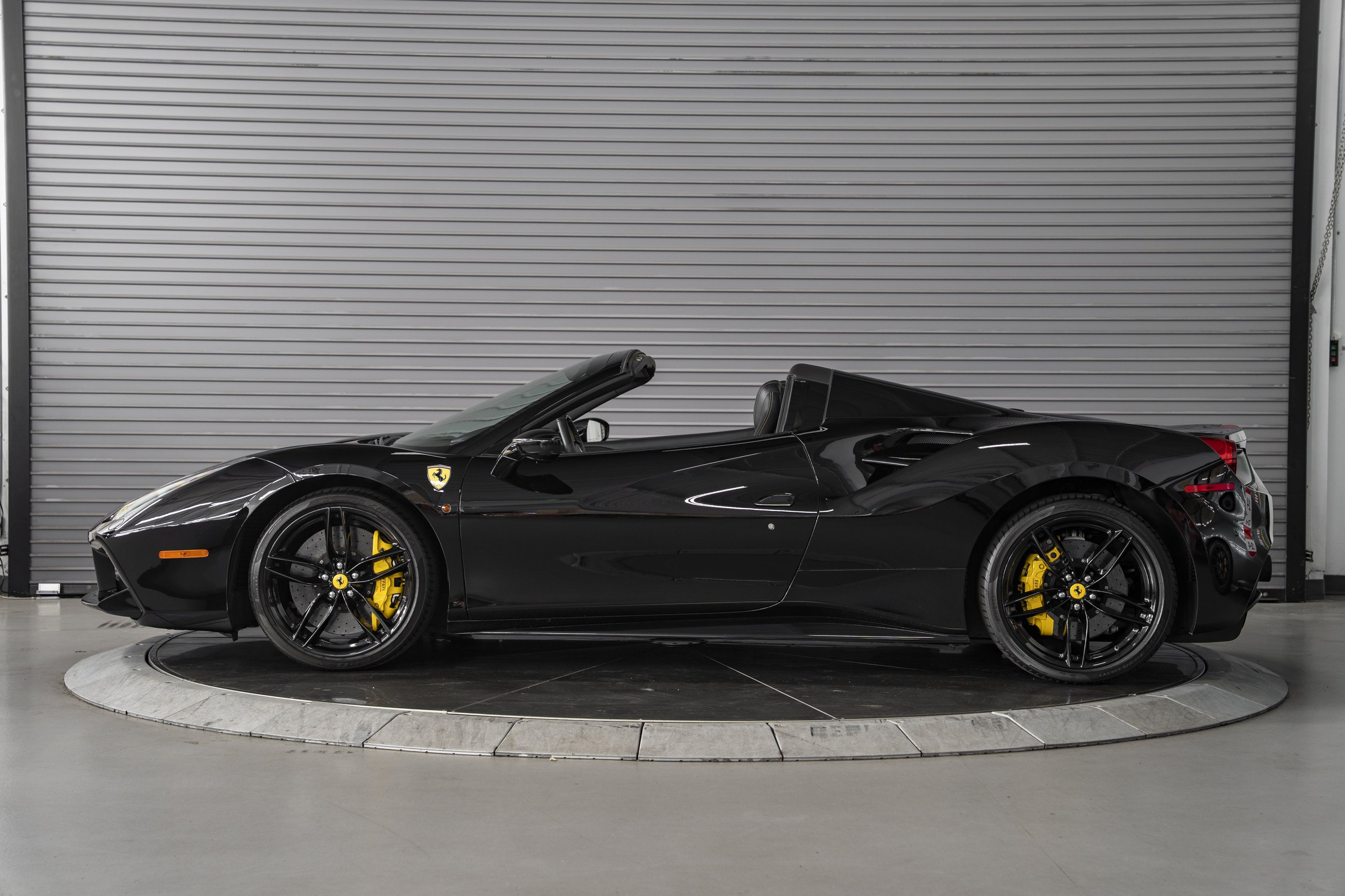 Used 2018 Ferrari 488 Spider RWD image 2