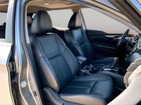 Used 2017 Nissan Rogue Sport SL w/ SL Premium Package FWD image 9
