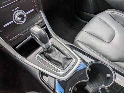 Used 2018 Ford Edge Titanium w/ Technology Package FWD image 11
