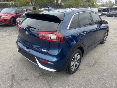 Used 2018 Kia Niro EX image 4