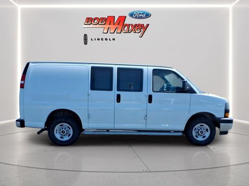 Used 2024 GMC Savana 2500 w/ Driver Convenience Package RWD image 4