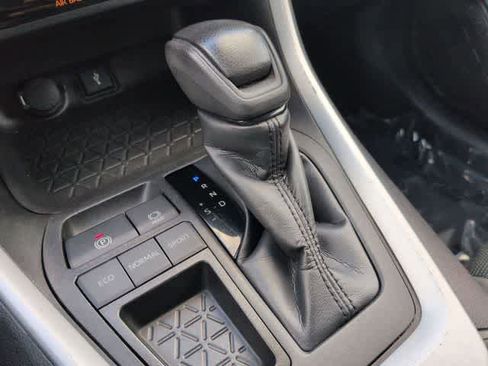 Used 2022 Toyota RAV4 LE image 32