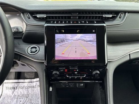 Used 2022 Jeep Grand Cherokee L Limited image 24