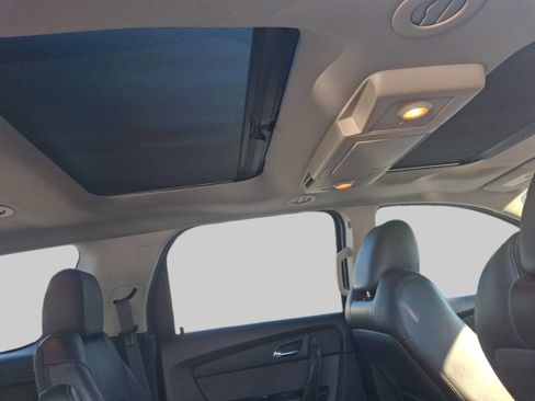 Used 2011 GMC Acadia Denali image 4